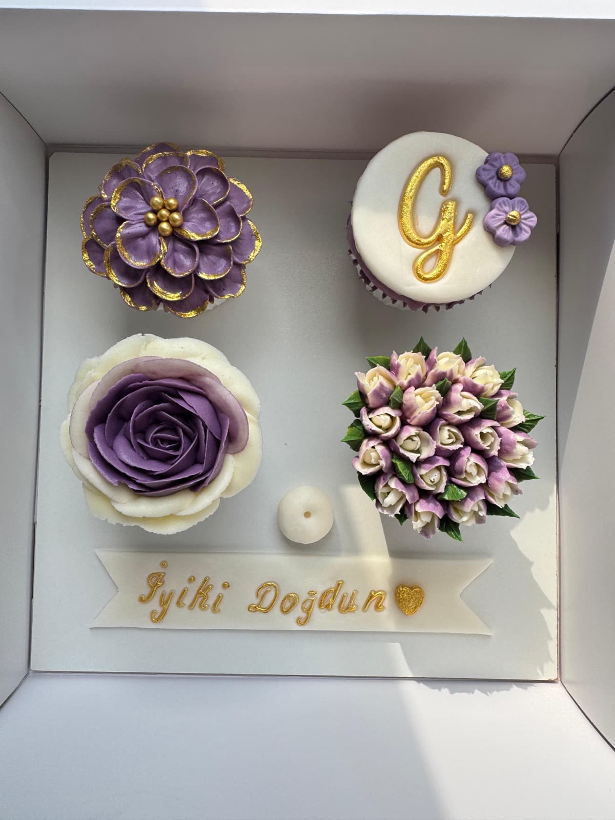 4'lü Şeker Hamuru Yazılı Cupcake Kutusu